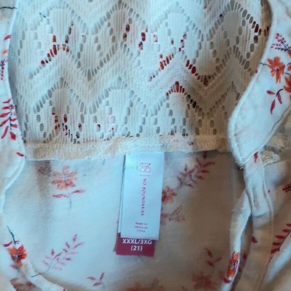 No Boundaries white floral criss cross front knot blouse - Picture 6 of 6